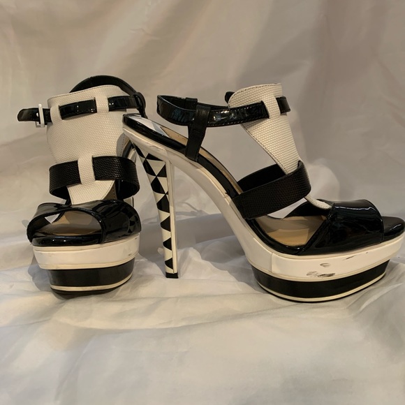 High heel shoes - Picture 3 of 6